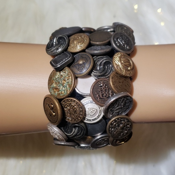 Handcrafted button bracelet - Picture 2 of 5
